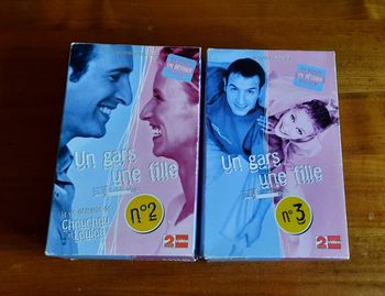 Lot de 2 coffrets de VHS : 1 gars, 1 fille