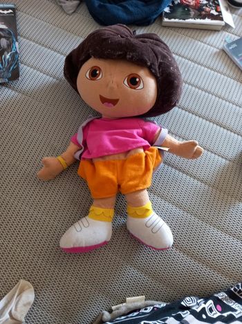 Grande peluche dora