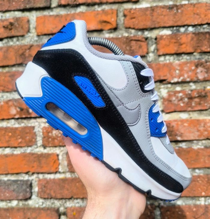 Baskets Nike air max 90 blanche bleu pointure 38.5 très bon état