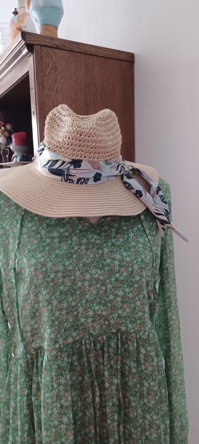 Très joli chapeau femme T U