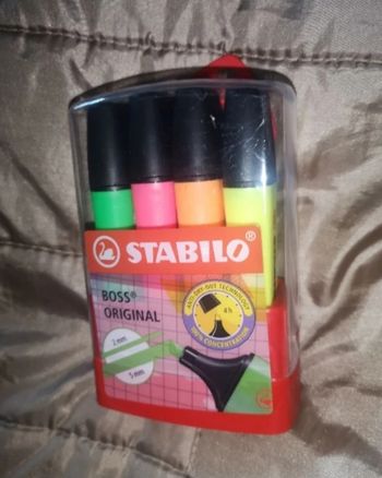 Boîte 4 surligneurs stabilo