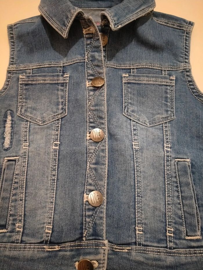 Veste en jeans sans manche fille 6 ans très bon état - photo numéro 2