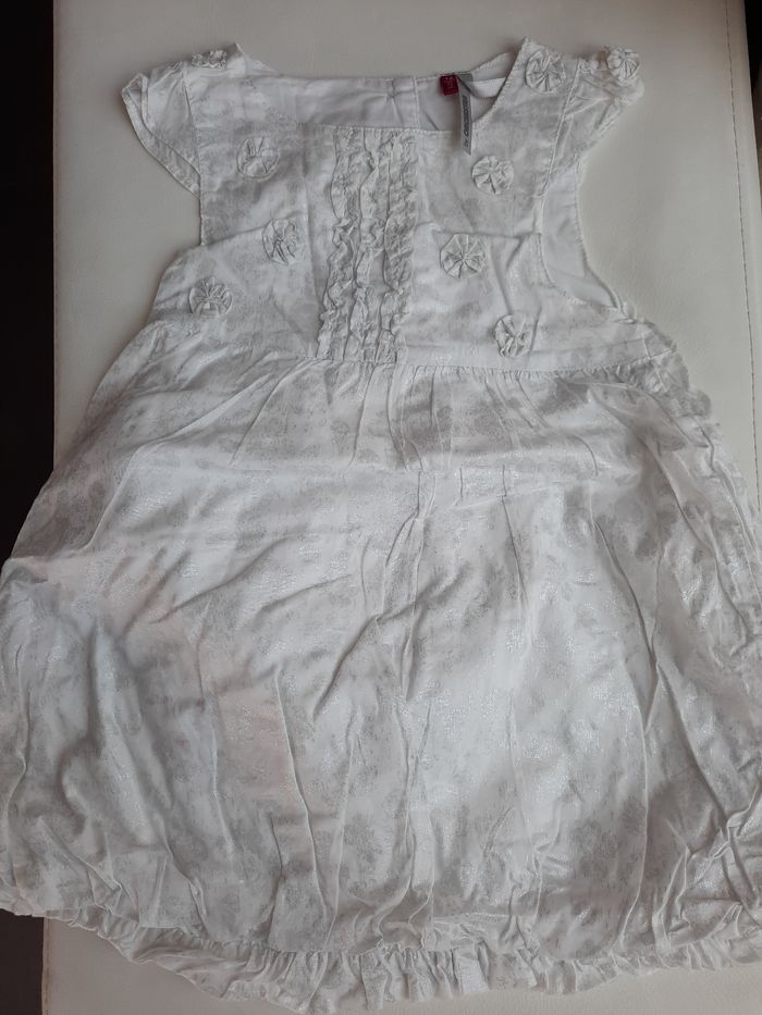 Robe blanche et argent