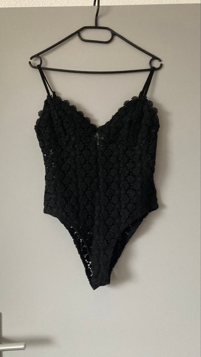 Body en dentelle noire, taille M - photo numéro 2