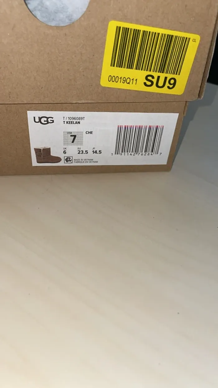 Bottines UGG avec scratch – Taille 23,5 cm - photo numéro 6