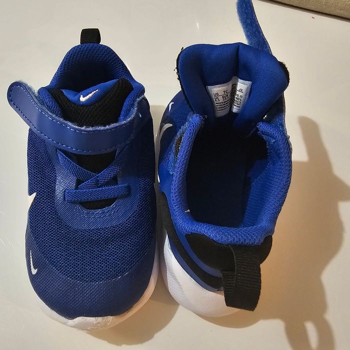 Basket nike taille 23.5 - photo numéro 4
