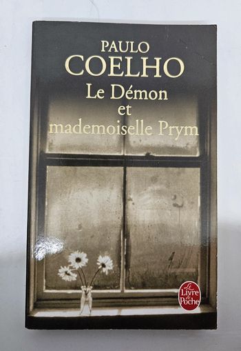 "Le démon et mademoiselle Prym", de Paulo Coelho.
256 pages.
ISBN : 978.2.253.15439.6