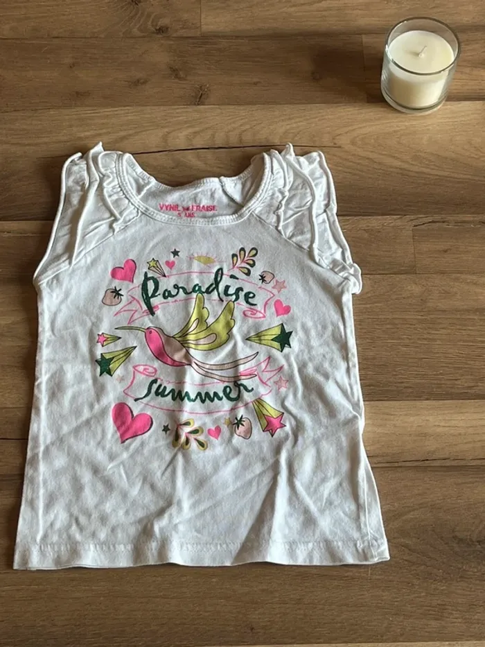 Je vend un tee shirt fille taille 5 ans très bon état