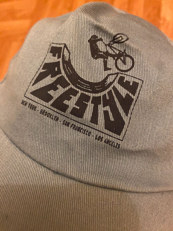 Casquette "Freestyle" Primark taille 1/3 ans (NEUF) - photo numéro 3