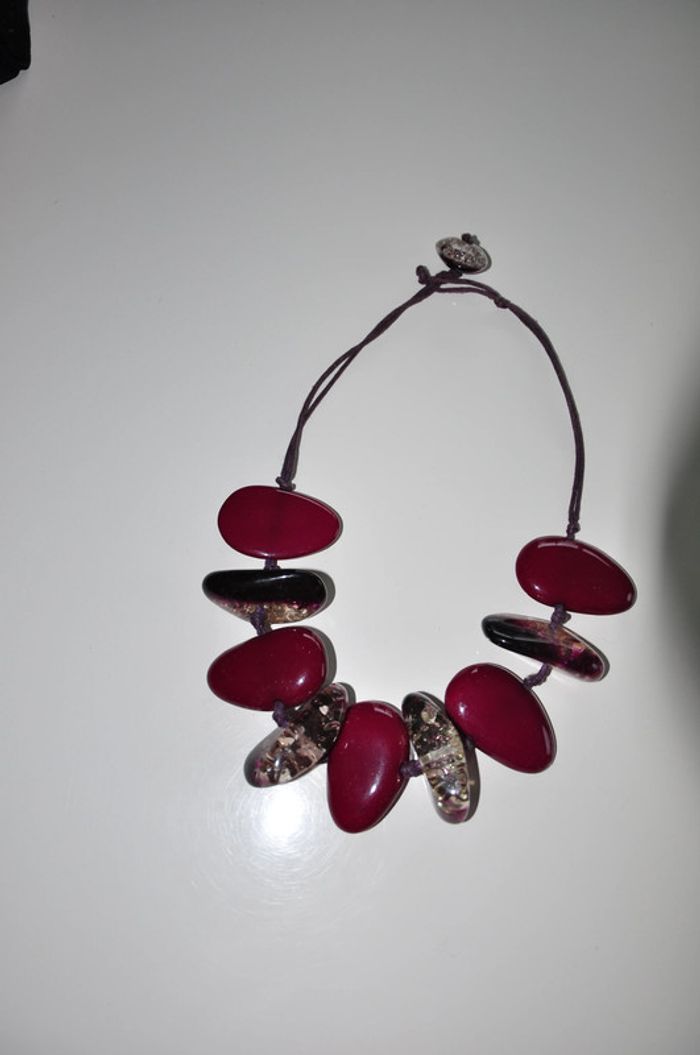 Joli collier artisanal forme galet