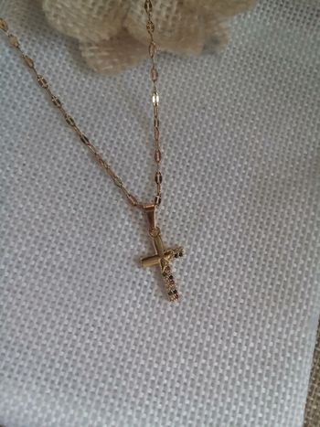 Collier croix et zircons