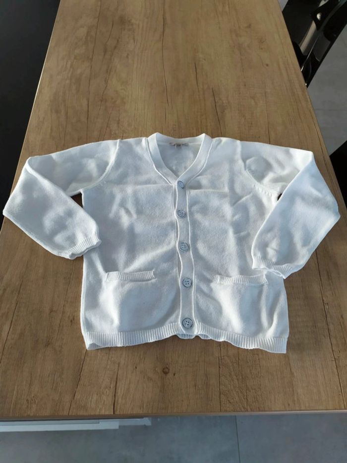 Gilet blanc à boutons garçon taille 24 mois Grain de blé