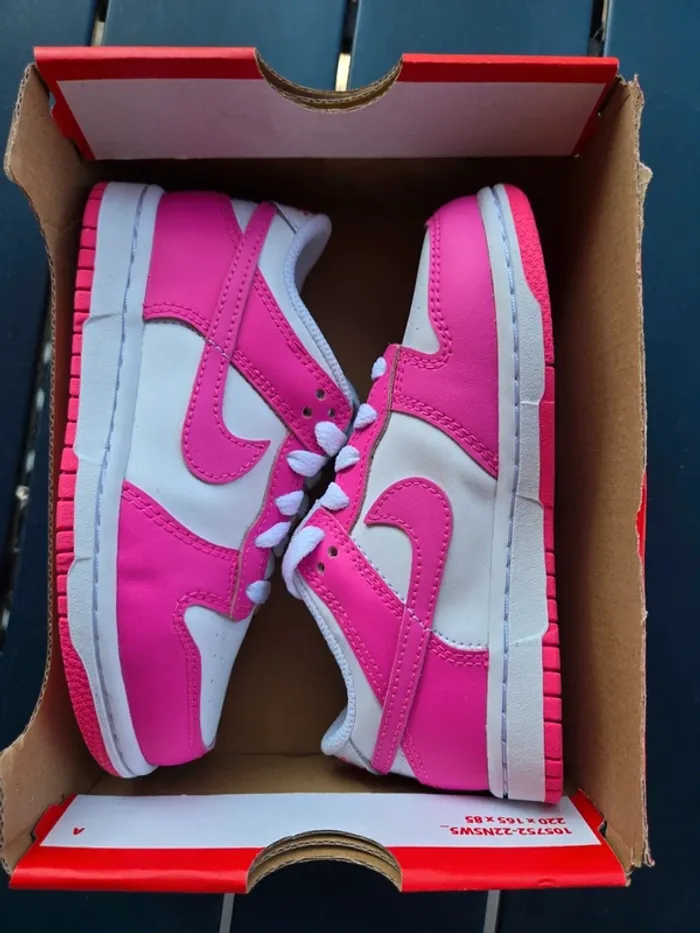Nike dunk low rose taille 28,5 neuves