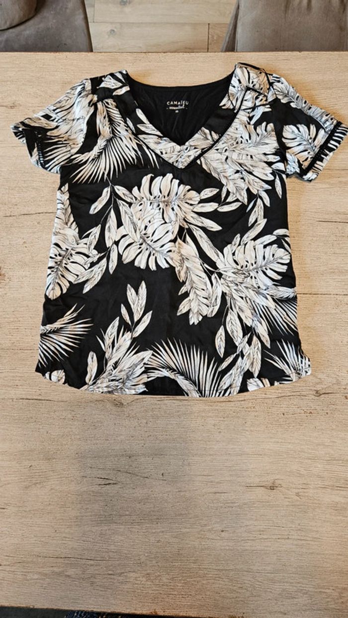 Blouse noire à dessin blanc, manches coirtes, broderie, Camaïeu, taille XS, neuve