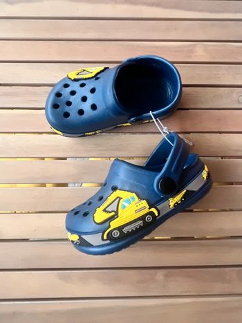 Sabot type Crocs taille 24