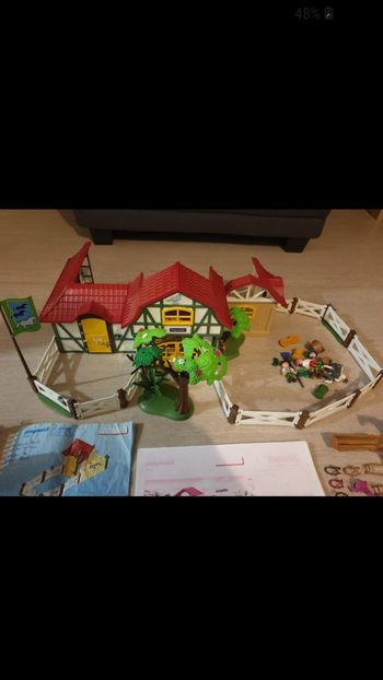 Playmobile 6926 +6934 le club d'équitation + la cavalière et son pure sang arabe