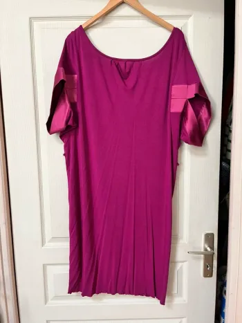 Superbe robe fuchsia foncé, St-Martins, coupe originale mais simple , Taille 40