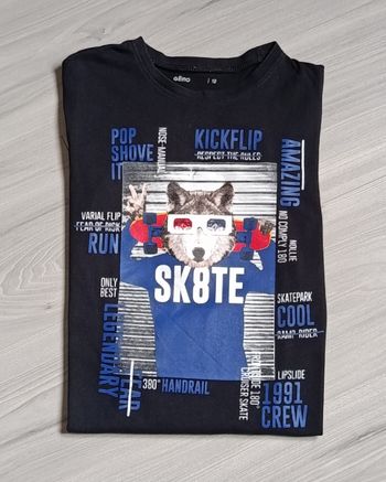 Très beau tee-shirt à manches longues de couleur noire, imprimé. Taille 12 ans (152 cm)