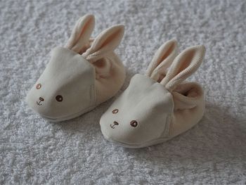 Chaussons écrus daim/velours brodés Kaloo pour bébé Taille : 0/6 mois