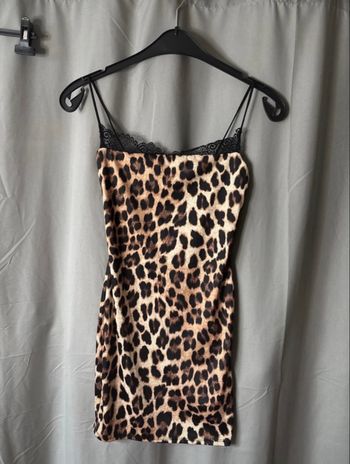 Robe en satin léopard Jennyfer 