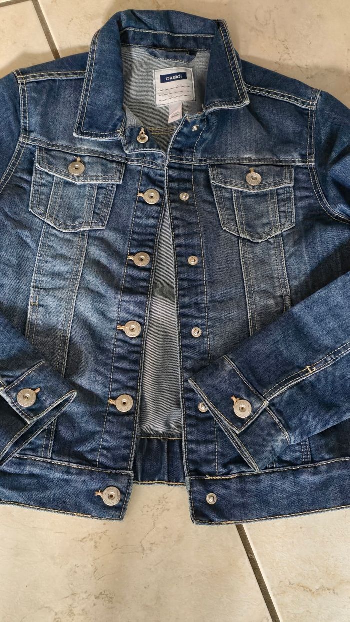 NEUVE !!!(non portée) 🥰🥰🥰👌👌🌸🩷🤩superbe veste en jeans 10 ans fille🤩🩷🌸 - photo numéro 2