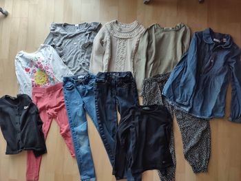 Lot vêtements fille 8 ans.