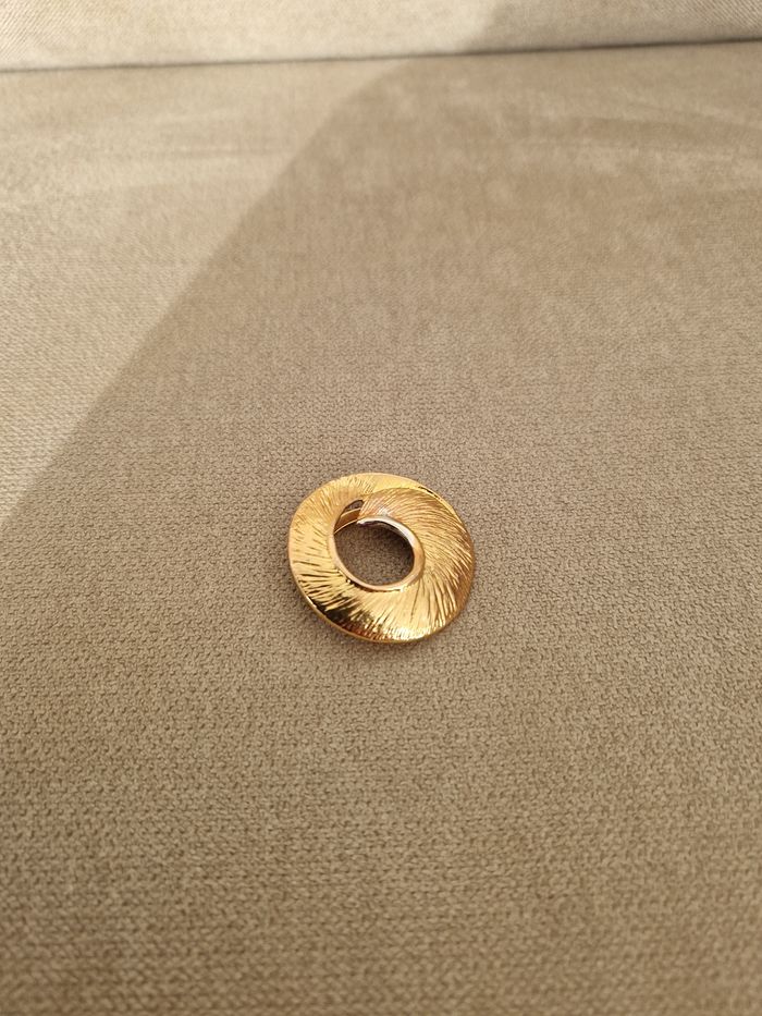 Broche dorée vintage pour foulard design circulaire texturé - photo numéro 3