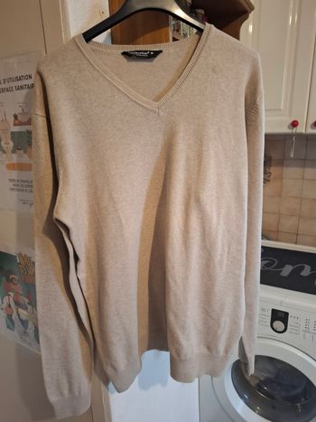 Pull homme col V taille M