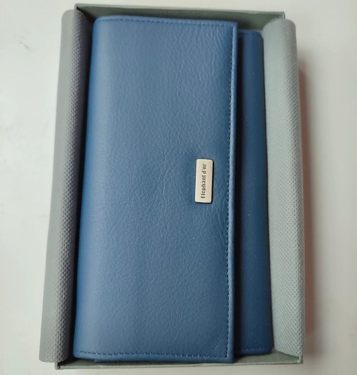 Portefeuille bleu en cuir neuf saison coffret