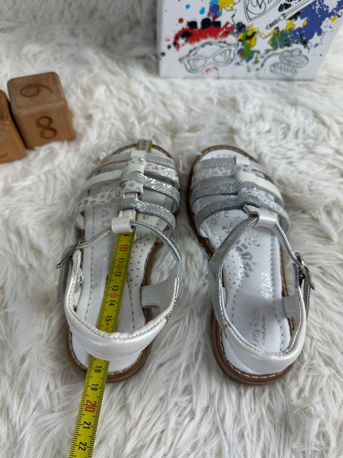 Paire de sandales argentés et blanches Babybotte taille 28 - photo numéro 6