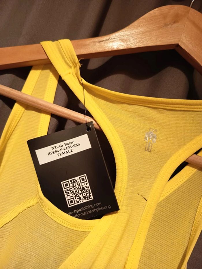 Haut sport .marque freshfit. Un très de stylo dos voir photo. - photo numéro 4