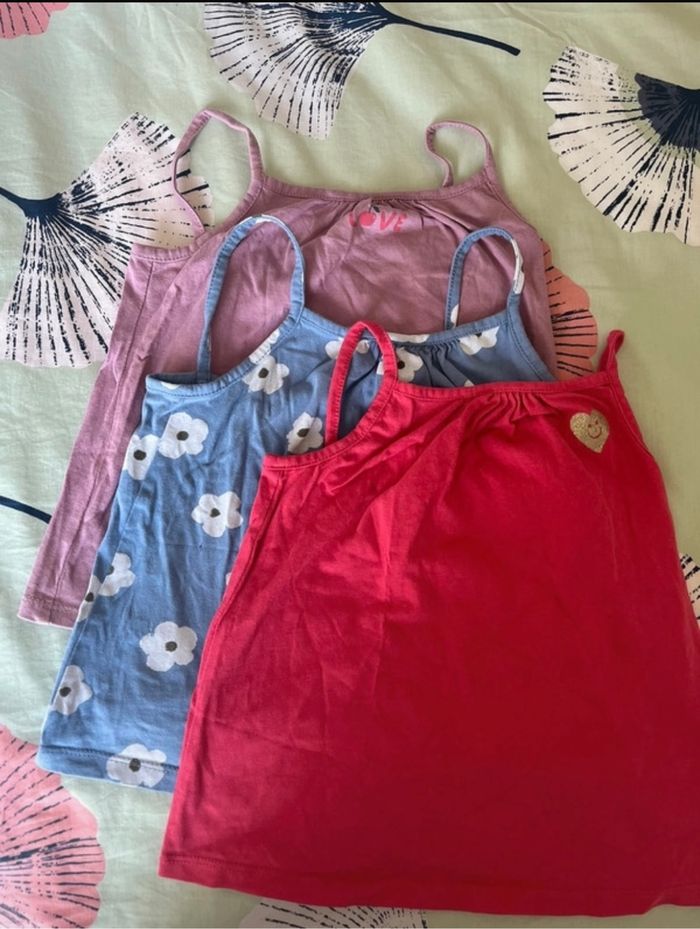 Lot de débardeurs filles taille 4 ans vertbaudet