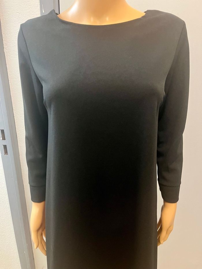 Robe noire dos nu - photo numéro 8