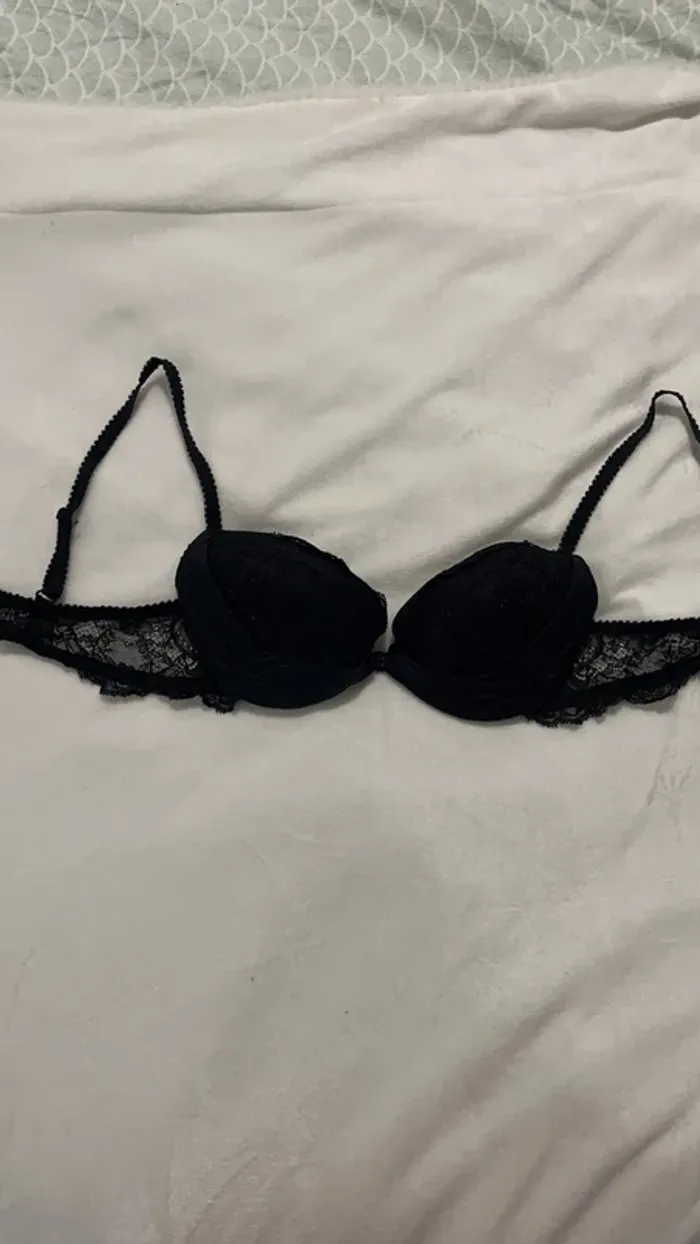 Soutient gorge noir dentelle, satin et strass