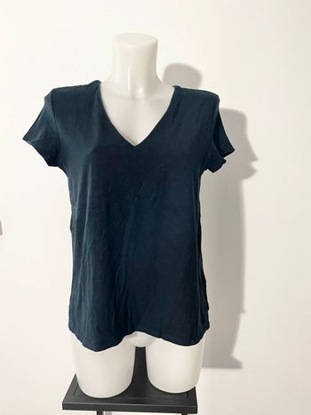 T-shirt noir col V