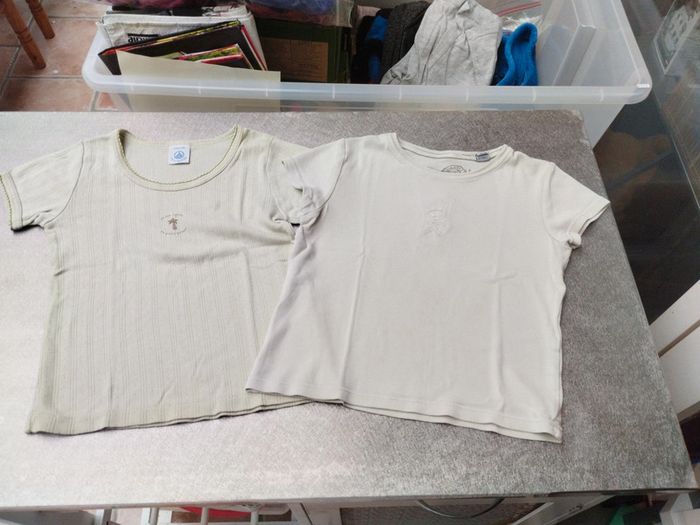 Lot de 2 Tee-shirt manches courtes 5 ans fille Petit Bateau et Okaïdi