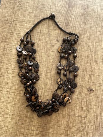 Collier en bois