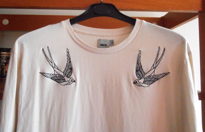 T-shirt homme, ASOS, taille M, blanc, 100% coton, motif oiseaux, manches longues - photo numéro 2