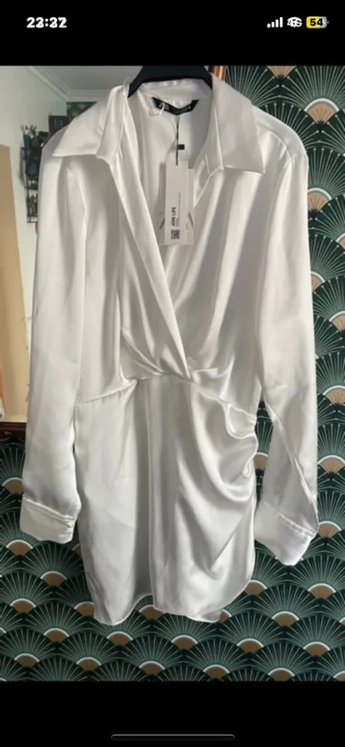Belle robe satinée Zara col chemise drapé taille L. - photo numéro 8