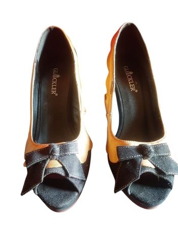 Escarpins noirs et dorés