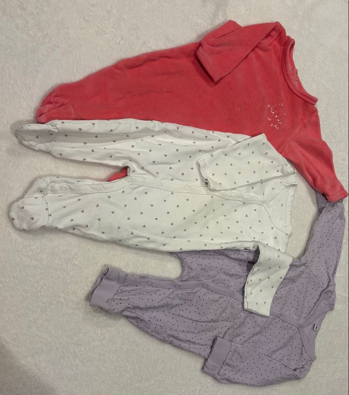 Lot de 21 vêtements fille bébé 6 mois Kiabi la halle - photo numéro 2