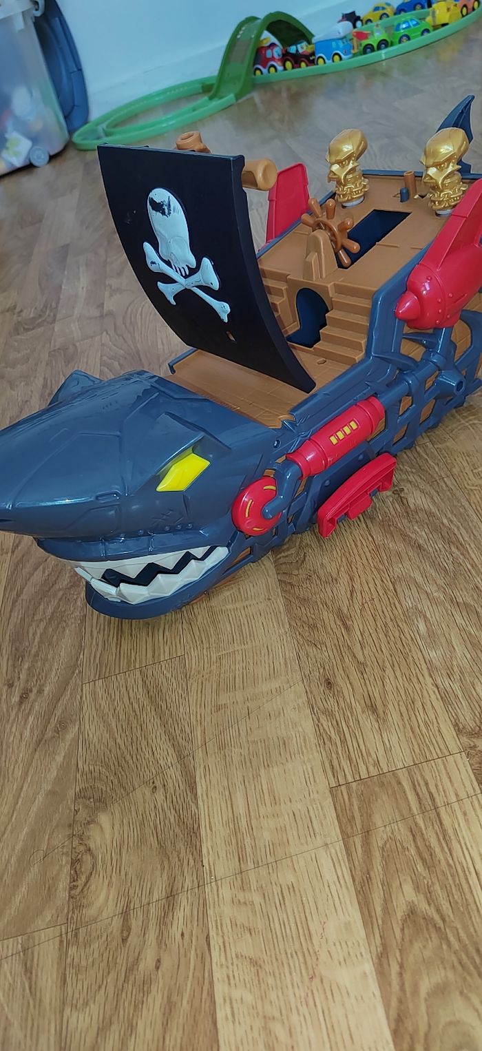 Bâteau requin - photo numéro 3