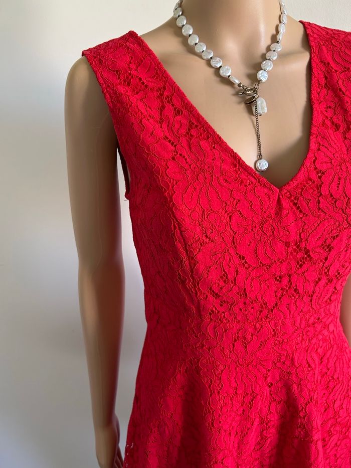 Robe rouge en dentelle sans manches Morgan taille 36 jamais portée - photo numéro 4