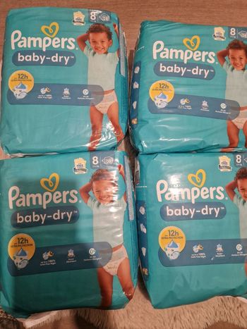 Lot de 4 paquet couche pampers taille 8 112 couches