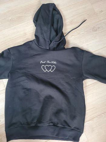 sweet à capuche noir M neuf