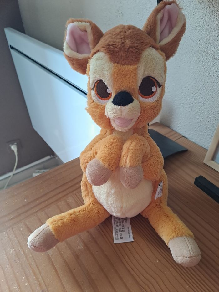 Peluche Disney avec sa couverture