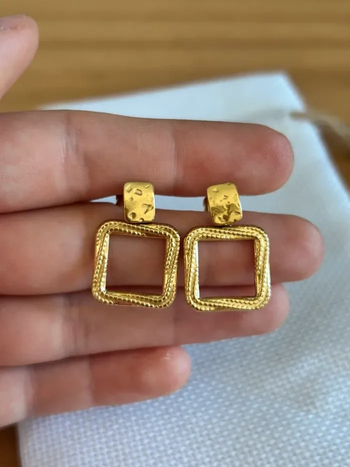 Boucle d’oreille dorée vintage - photo numéro 3