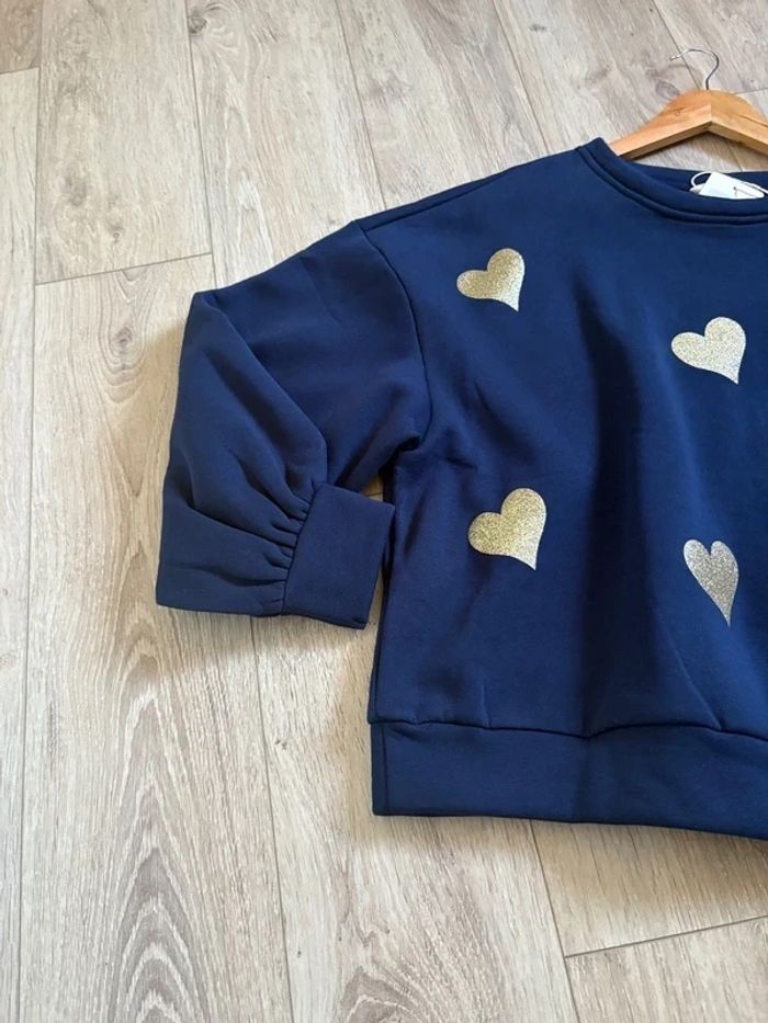 Sweat bleu marine à cœurs dorés pailletés - photo numéro 5