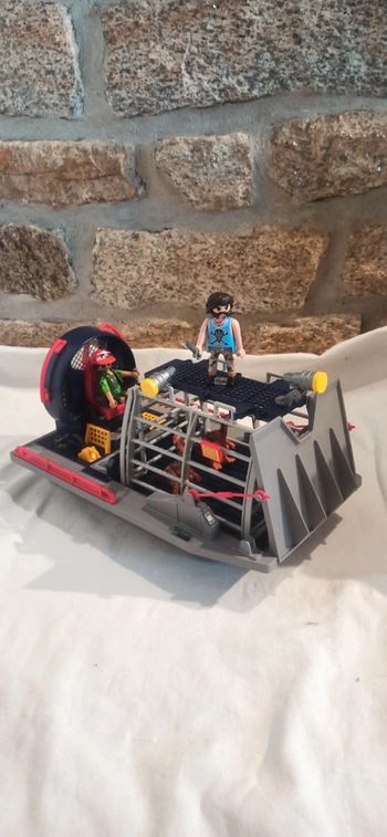 Bateau de braconniers avec cage et bébés raptors dinosaures playmobil