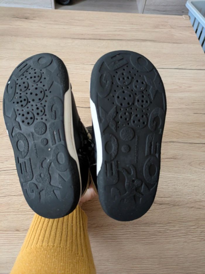Bottines noires et dorées Geox 24 - photo numéro 7